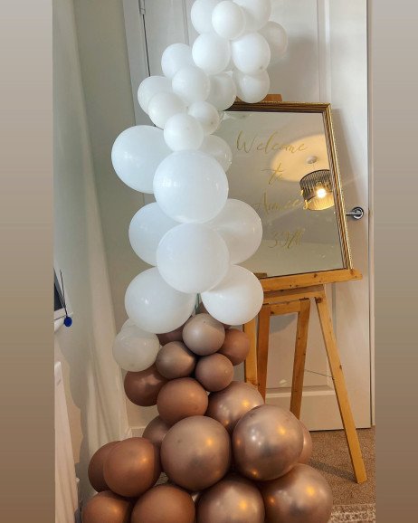 Easel, personalised mirror and balloon arch hire.