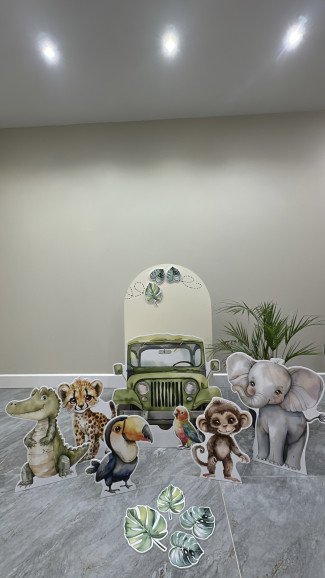 LITTLE JUNGLE 🐵

Themes can be added to any package (all themes and INFO are in our highlights). Our themes consist of waterproof & durable foamex boards. We offer vinyl stickers for personalisation on the soft play and backdrop board if requested.