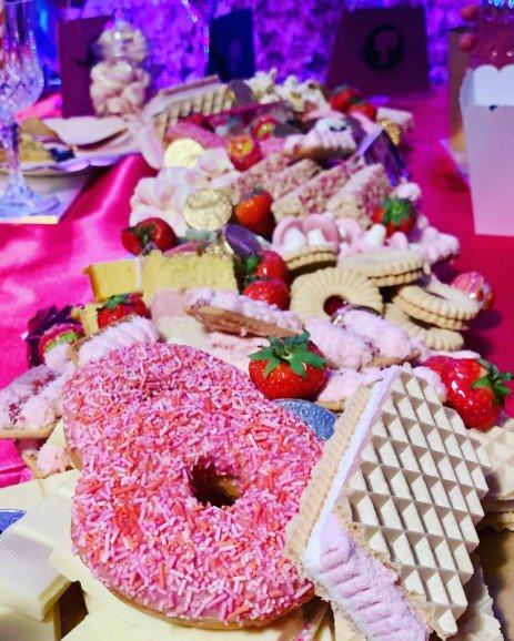 Barbie fest! 🩷 A sea of pink party food is a pop of colour to your theme! And tastes as good as it looks 🩷 A Barbie Flowerwall and decorations complete the look 🩷