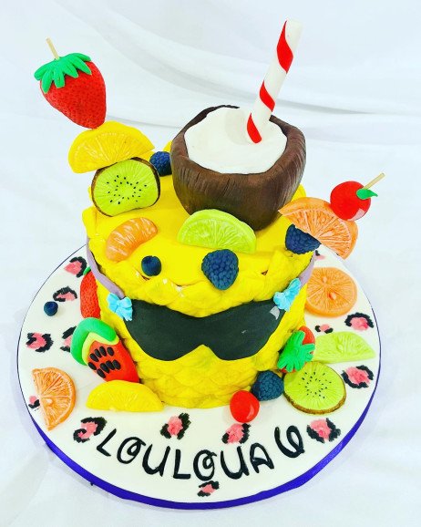 Pineapple cake with all edible details including fondant fruit pieces