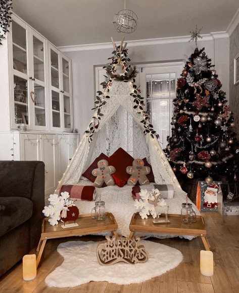 Christmas themed double wigwam. Adult sized double bed.
