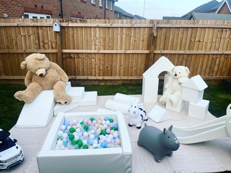 Our luxury all white soft play including a full 11 piece block set, step and slide, ball pit, bouncy animals, slide and a ride on range rover. You can also choose to include our giant teddies!