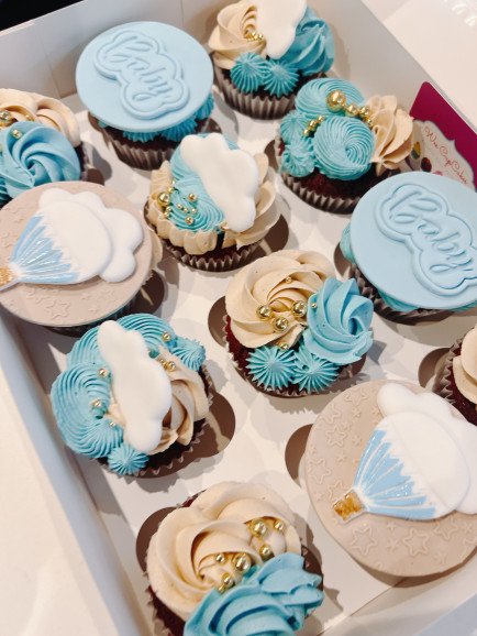 Baby shower cupcakes