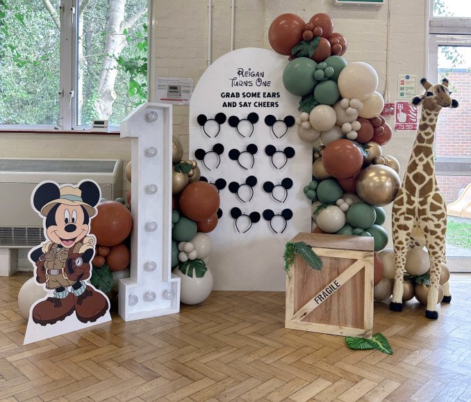 Safari theme birthday decor 

Safari theme props, balloon garland, cardboard cutouts and backdrops