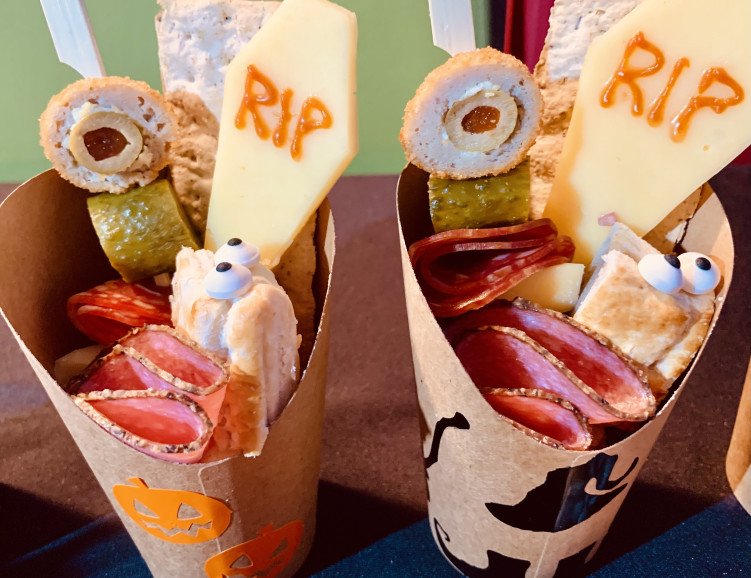 Our Halloween cups are spooktacular! 👻 Perfect for a party with a grab and go cup so all your guests are catered for 🎃👻💀🧙‍♀️