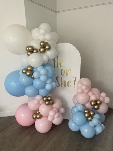 Baby shower display with a customisable message/text.
