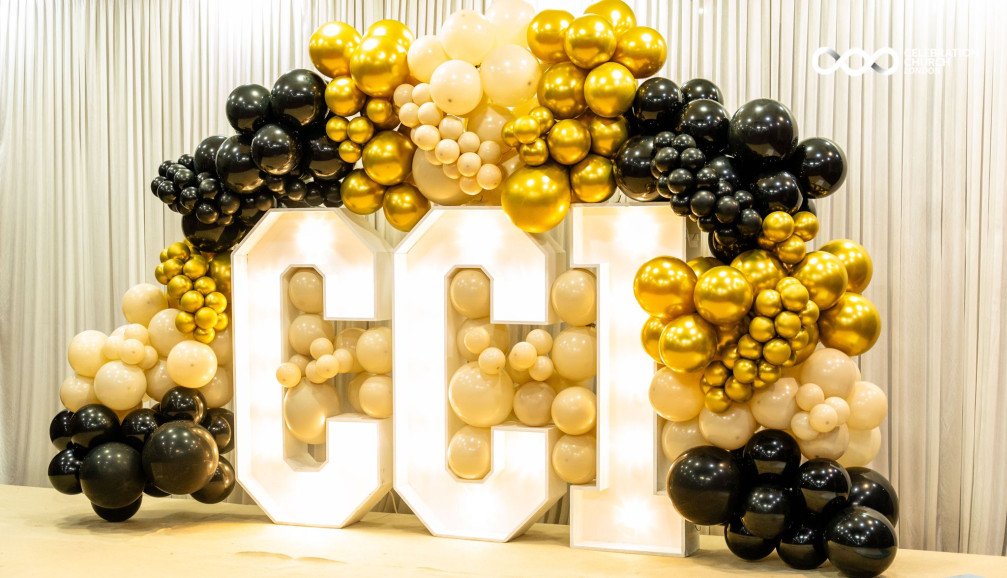 LED letters with balloon backdrop