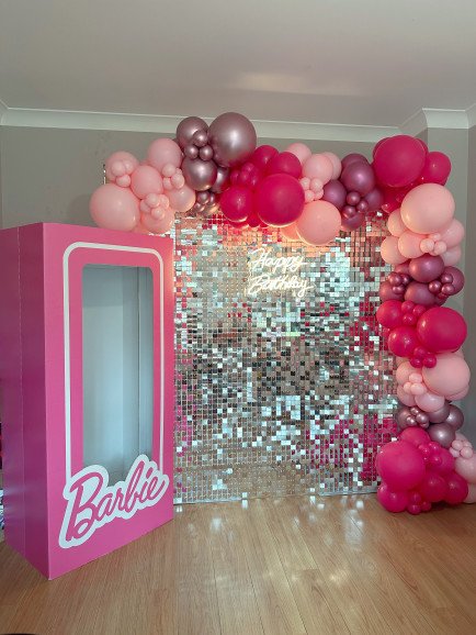 Silver sequin wall available in 3 different sizes with a pink pink balloon garland.

Can be recreated in any colour to suit your theme