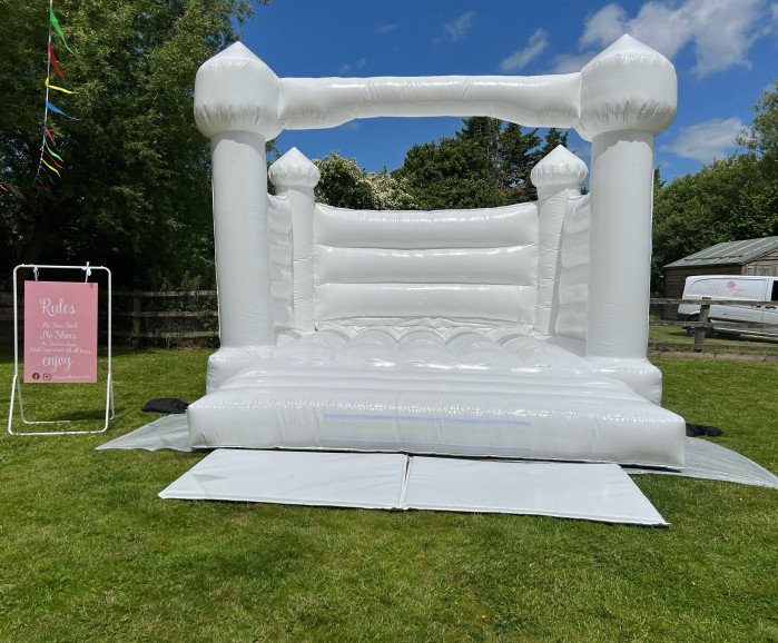 Large white castle 15ft x15ft 
Perfect for weddings/christenings & special birthdays