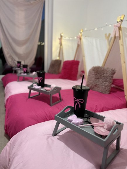 A pretty in pink now theme teepee sleepover 🎀