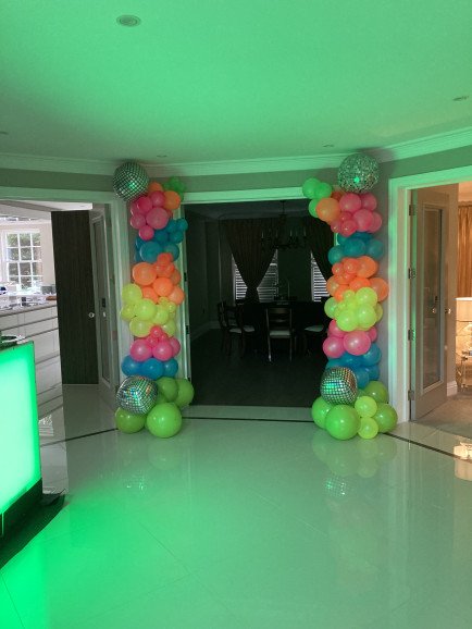 80’s style, neon, impactful and something different for that special party vibe! 🍾