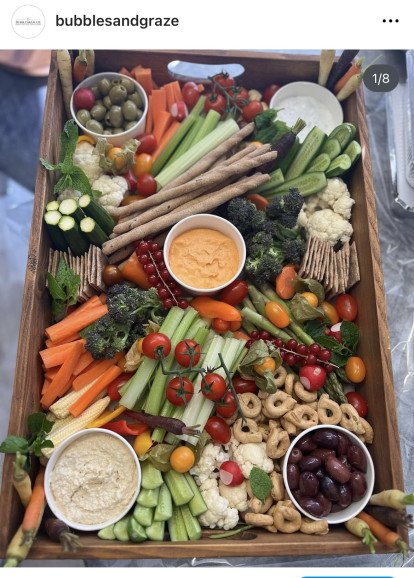 Deluxe crudités and dip platter