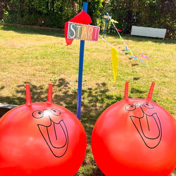 Giant bouncy hopper races