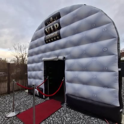 Introducing the VIP Lounge Inflatable Nightclub Hire, now available in Hertfordshire, Essex and London. Get ready to experience the ultimate VIP treatment and immerse yourself in a world of opulence and luxury.