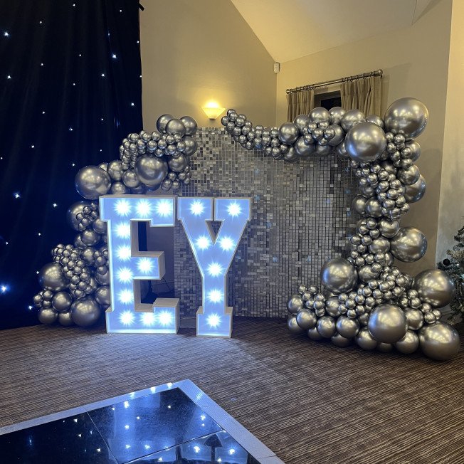 LED numbers and letters, balloon garlands and props